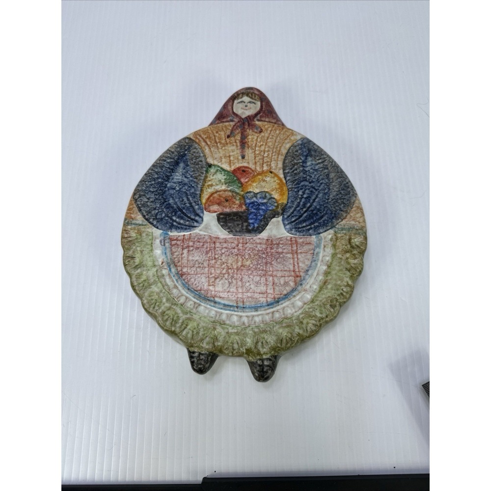 VTG The Cellar Macy's MPD 1995 Italy Round Lady Holding Basket Wall Decor Trivet